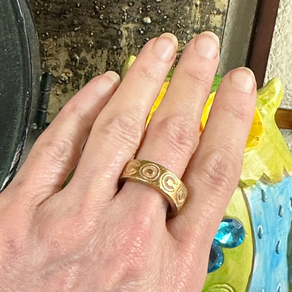 WOW POSHMARK - Authentic Chanel Golden Sparkle Supermodel CC Logo Ring - Picture 2 of 16